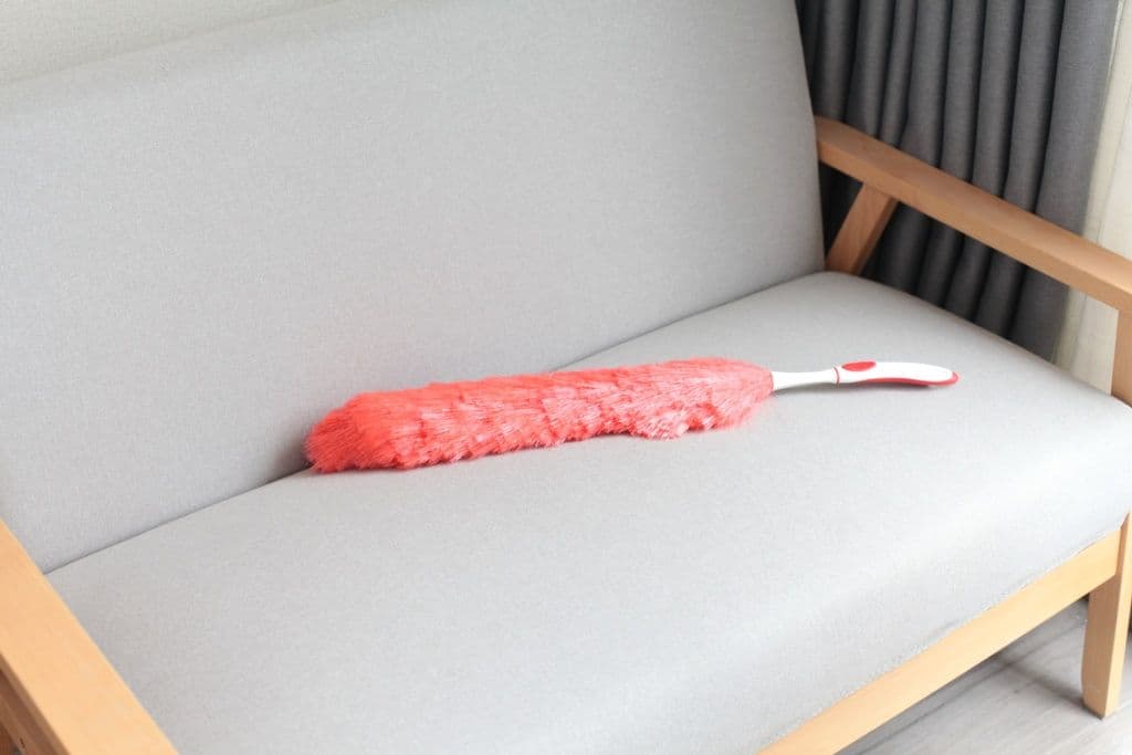 Casa & Casa Feather Duster With Long Handle - White & Red