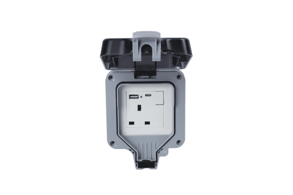 Securlec Single Outdoor Weatherproof Switched 1 Gang Socket With USB-A & USB-C - IP66